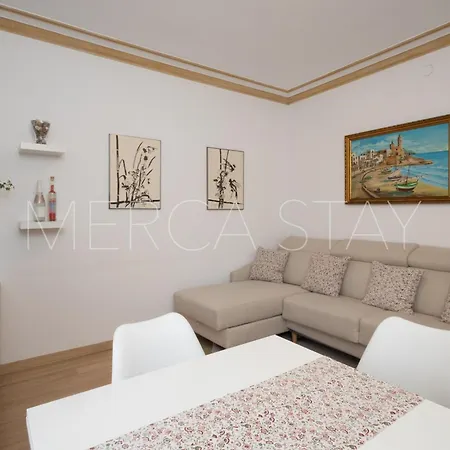 Beautiful And Centrally Located Lägenhet Sitges